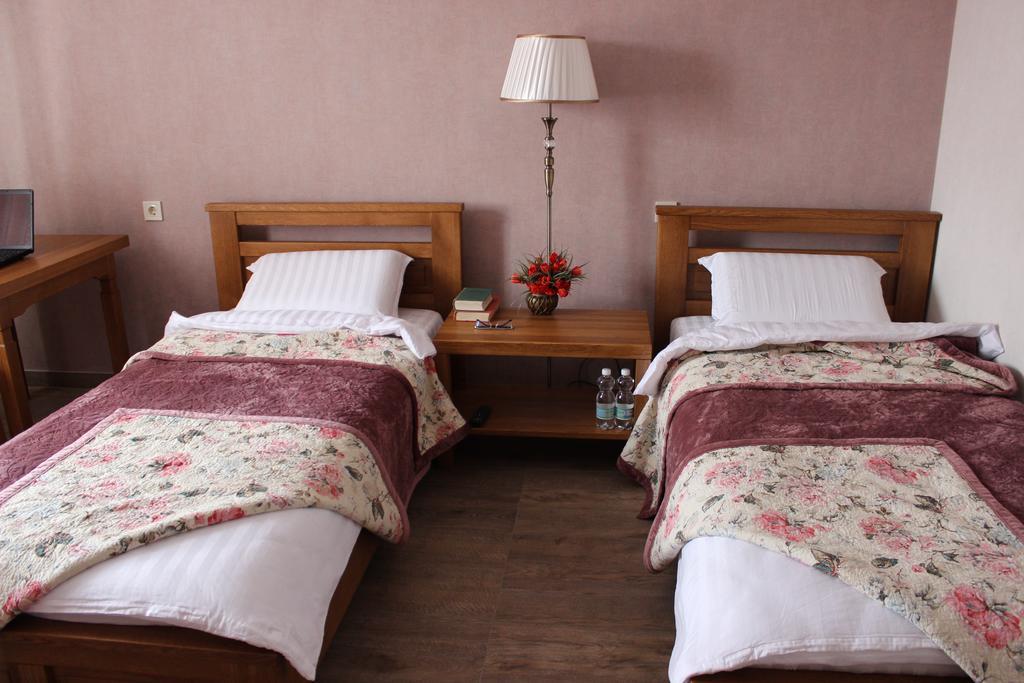 Hotel Barin House à Soumy Extérieur photo