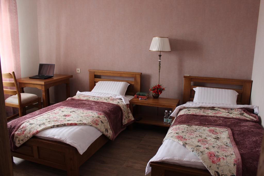 Hotel Barin House à Soumy Extérieur photo